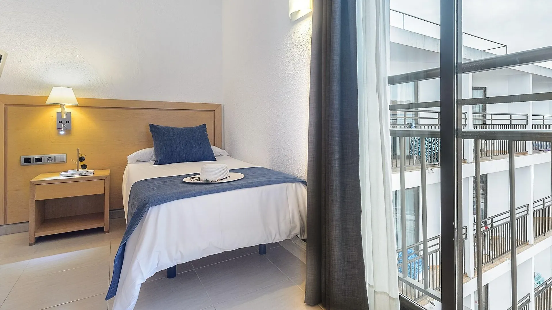 Hotel Vibra San Remo Сан-Антонио-Абад 3*,